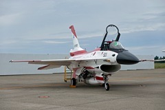 F-2地上