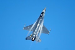 F-16-maneuvering-01