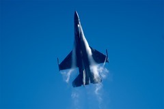 F-16-maneuvering-02
