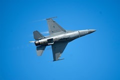 F-16-maneuvering-04
