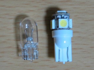 ノーマル電球とSMD LEDウェッジ球